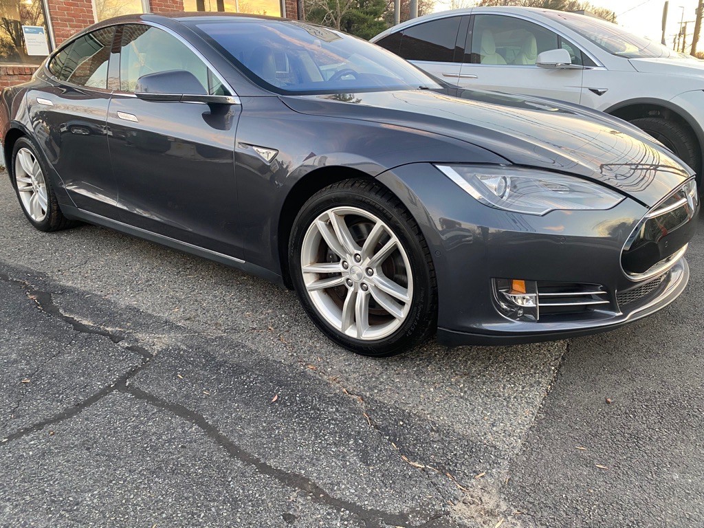2015 Tesla Model S Image 1