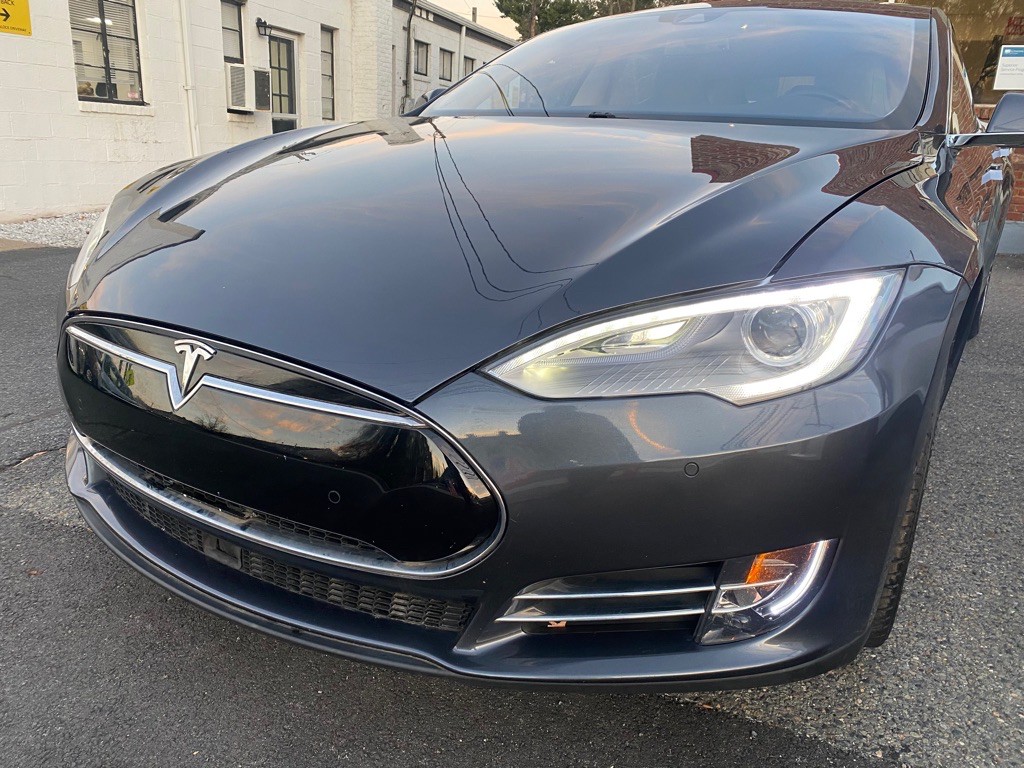 2015 Tesla Model S Image 2