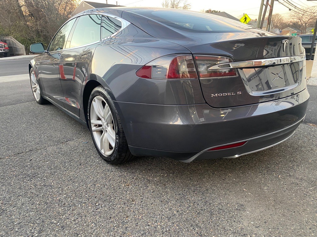2015 Tesla Model S Image 3