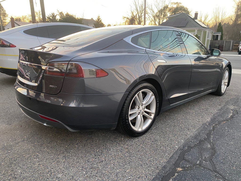 2015 Tesla Model S Image 4