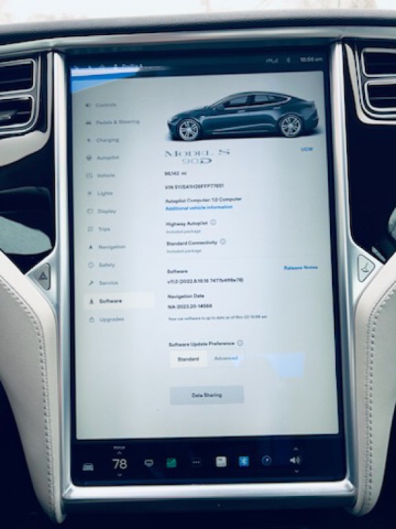 2015 Tesla Model S Image 13