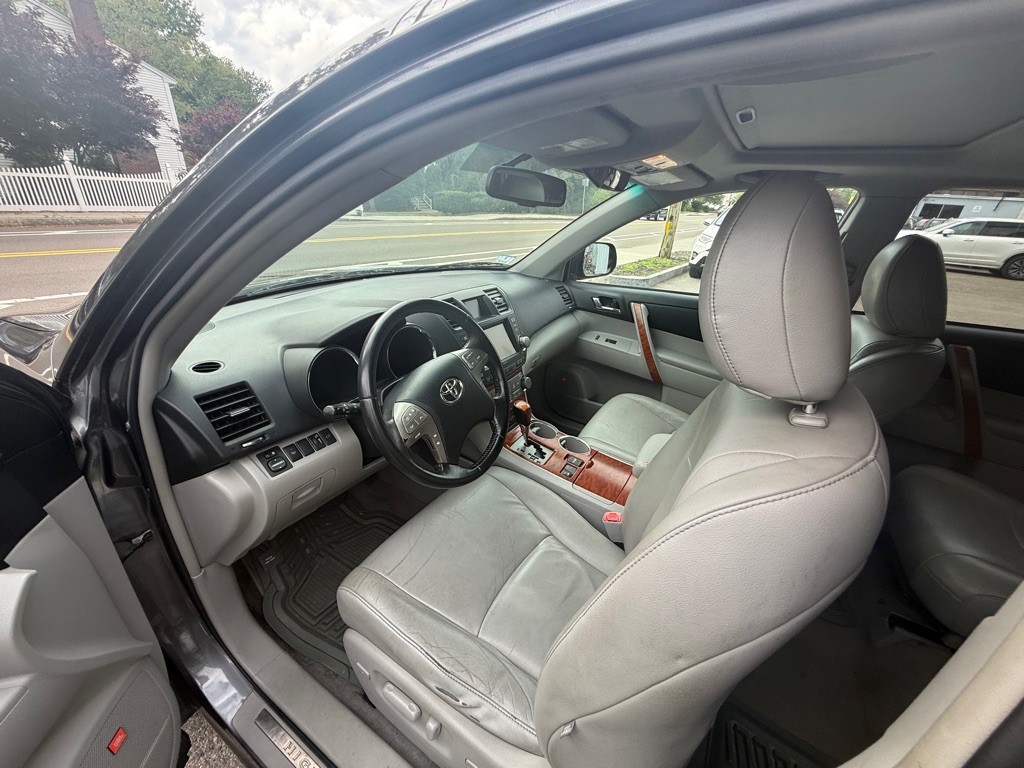 2010 Toyota Highlander Image 7