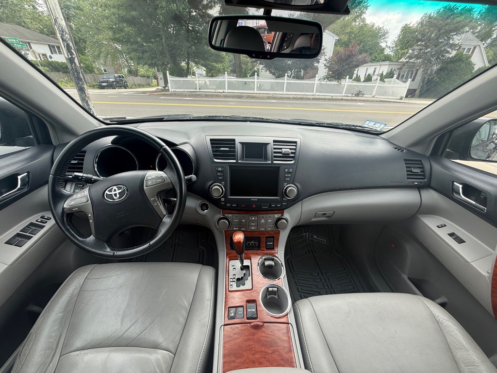 2010 Toyota Highlander Image 8