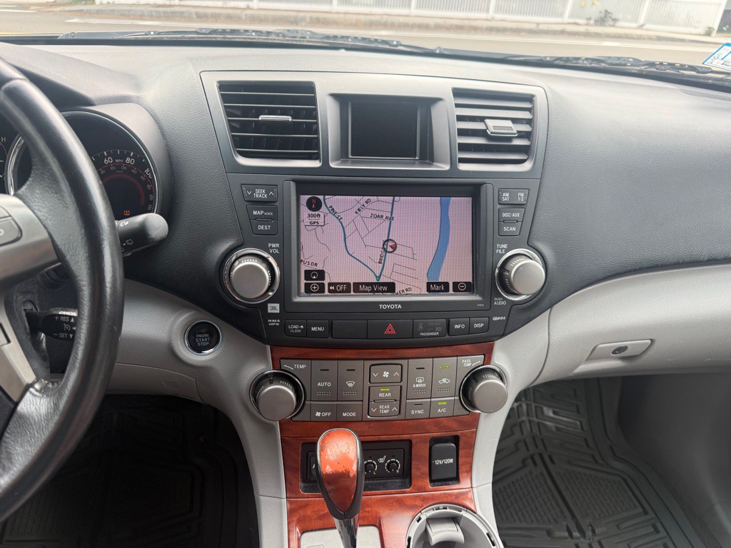 2010 Toyota Highlander Image 11