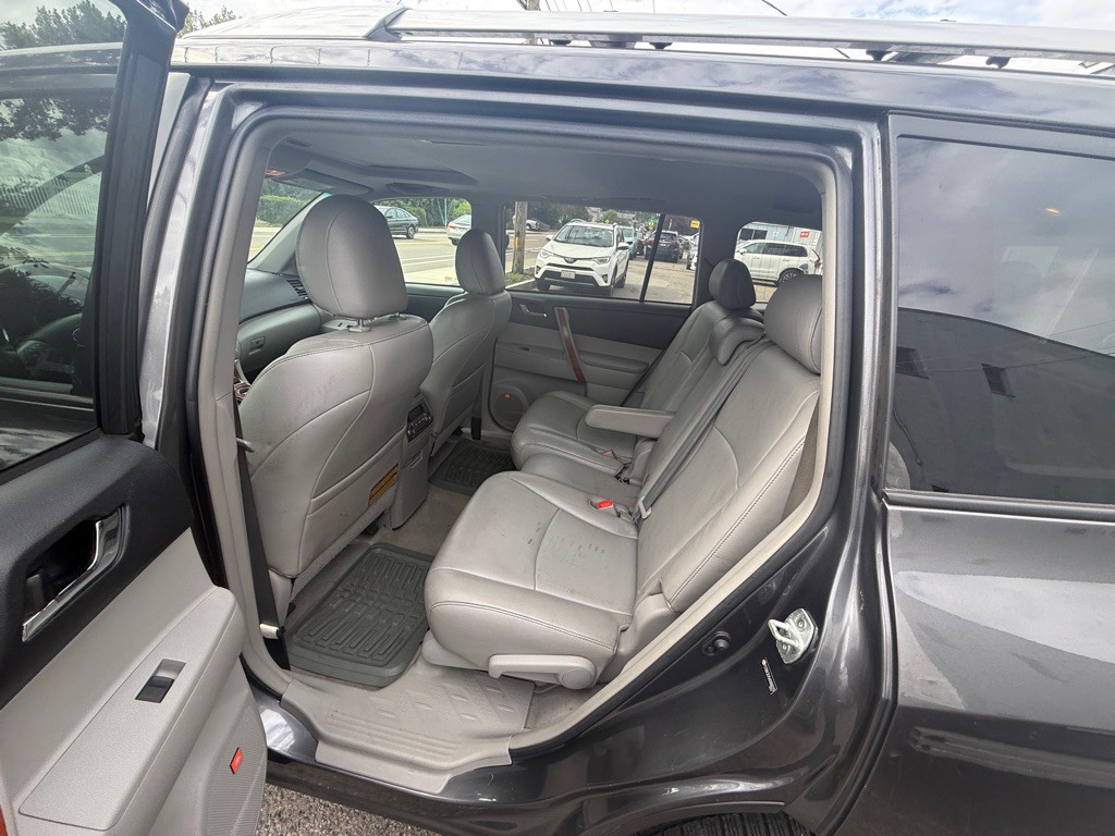2010 Toyota Highlander Image 14