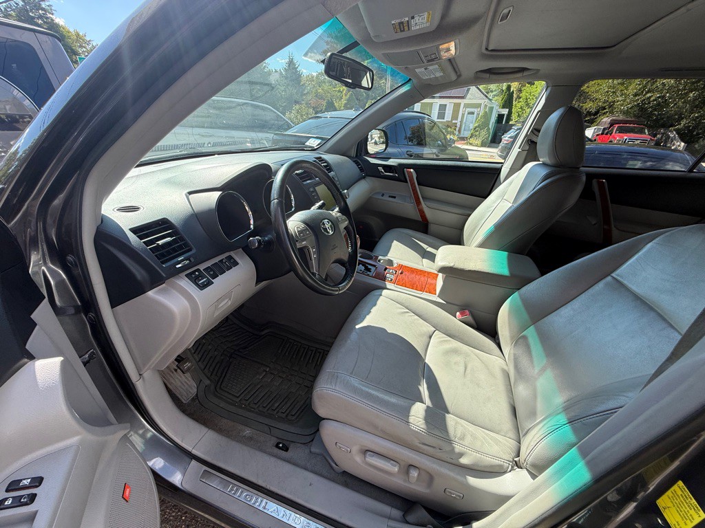 2010 Toyota Highlander Image 7