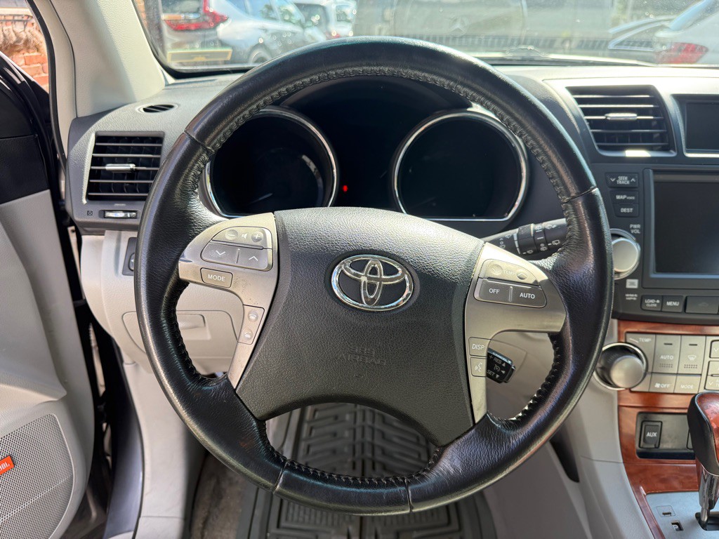 2010 Toyota Highlander Image 9