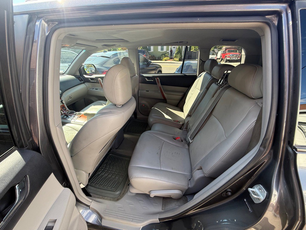 2010 Toyota Highlander Image 16