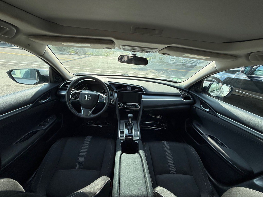 2018 Honda Civic Image 9