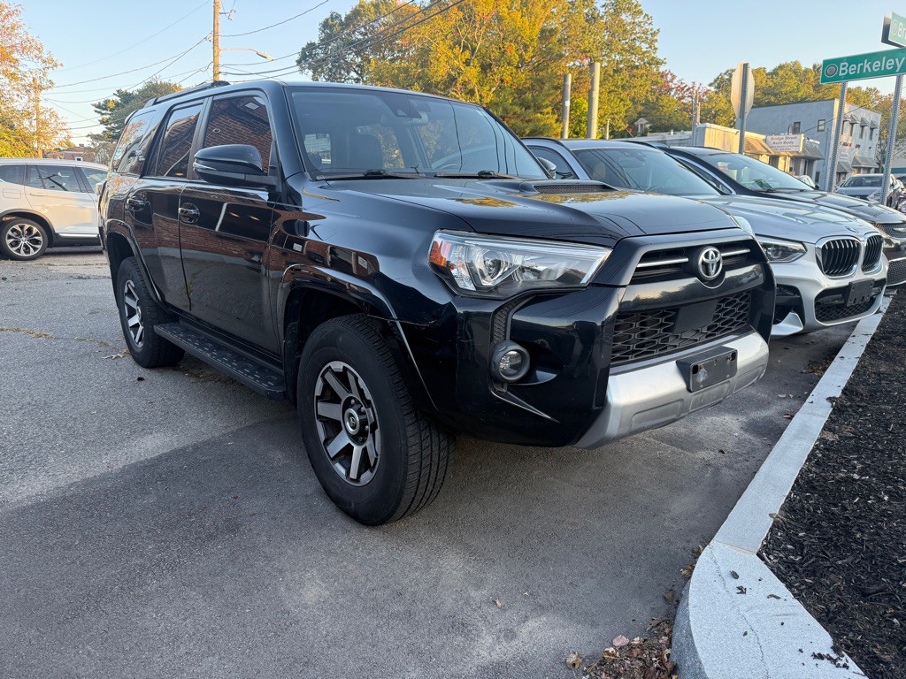 2021 Toyota 4Runner Image 2
