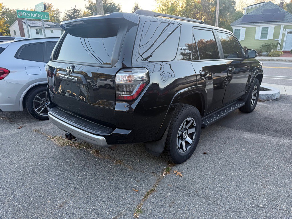 2021 Toyota 4Runner Image 3