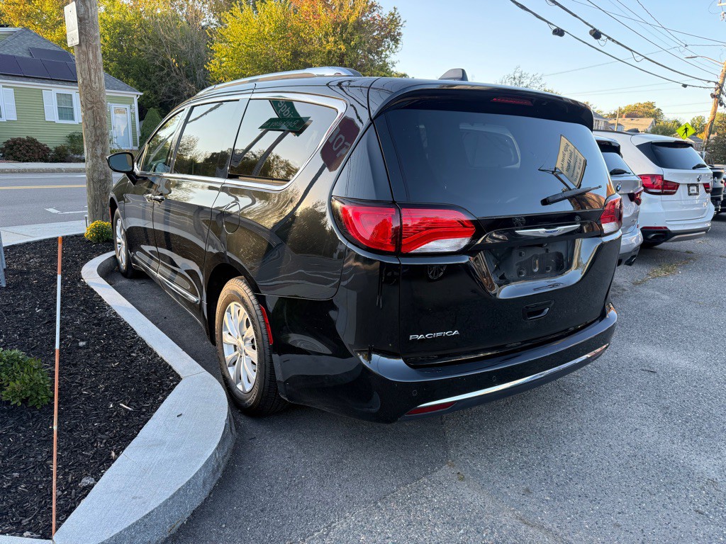 2019 Chrysler Pacifica Image 2