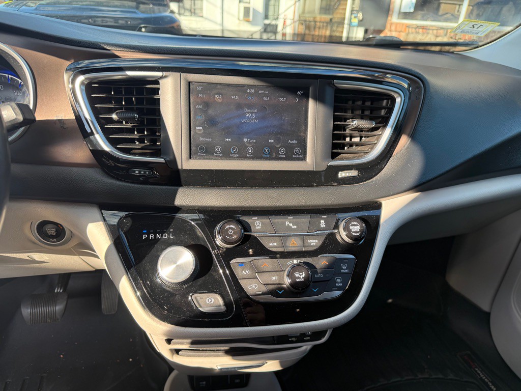 2019 Chrysler Pacifica Image 9