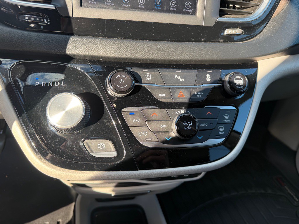 2019 Chrysler Pacifica Image 10