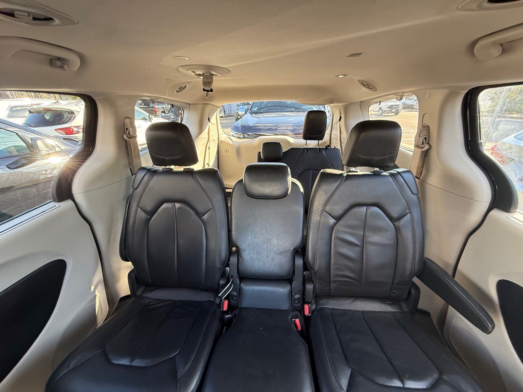 2019 Chrysler Pacifica Image 16