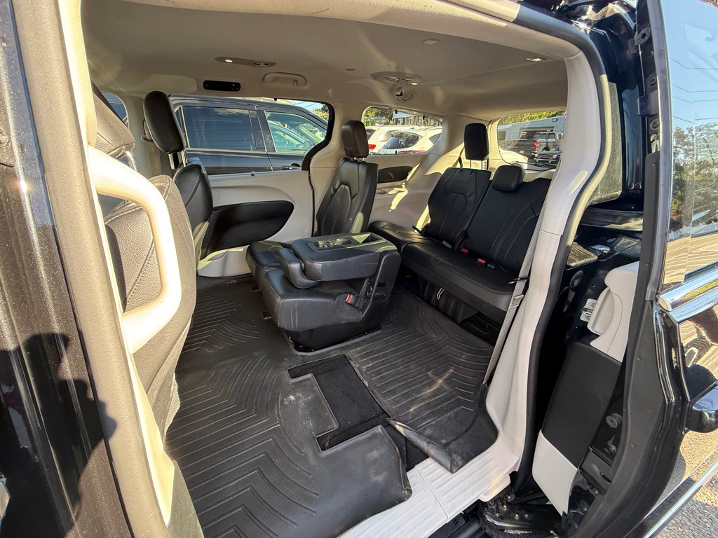 2019 Chrysler Pacifica Image 17