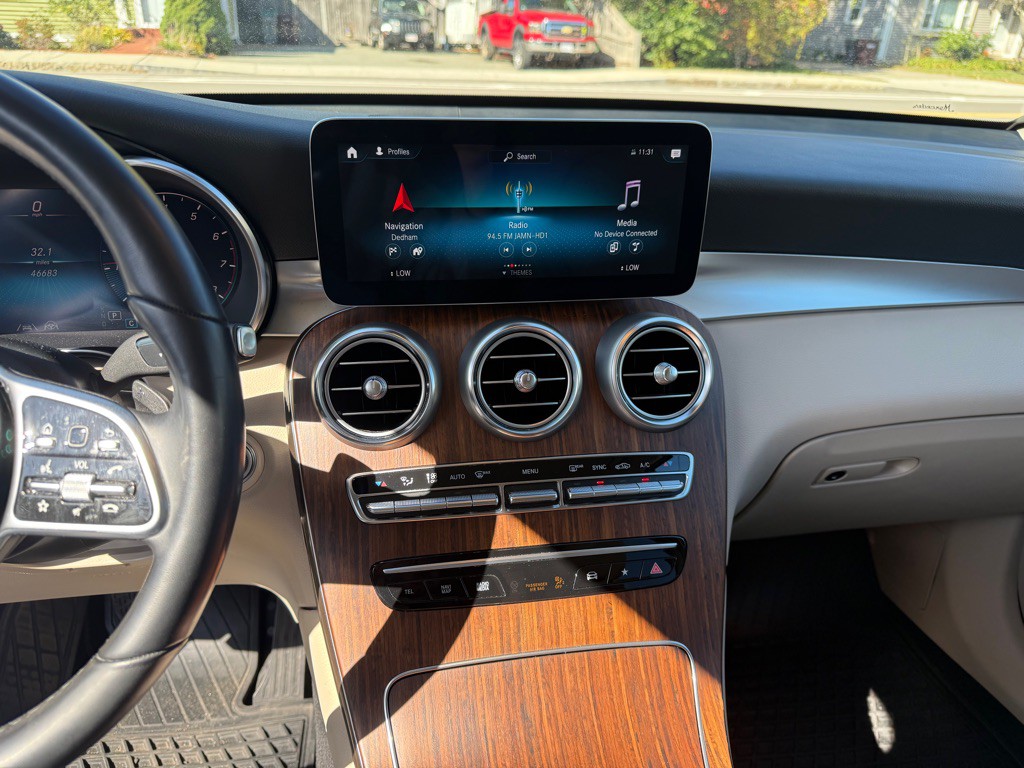 2022 Mercedes-Benz GLC-Class Image 9