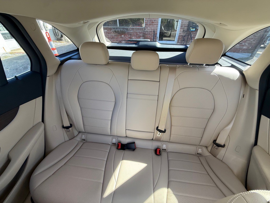 2022 Mercedes-Benz GLC-Class Image 13