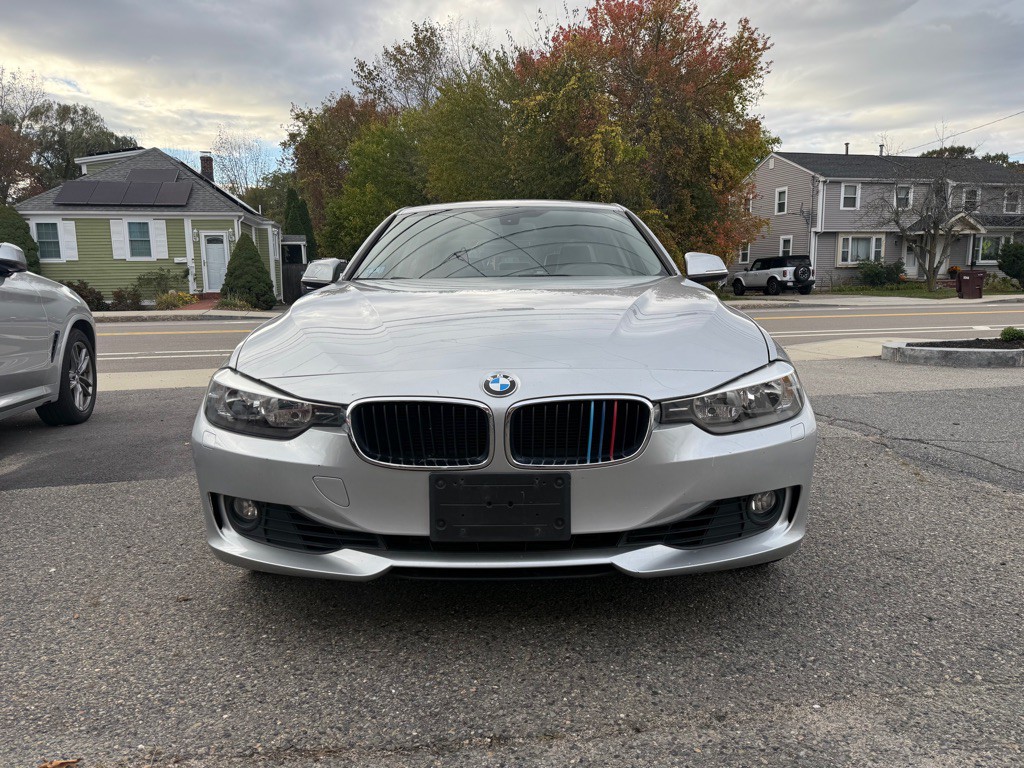 2013 BMW 3 Series Image 2