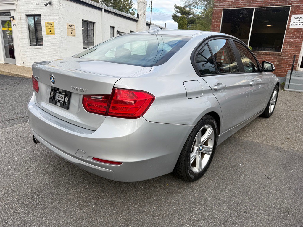 2013 BMW 3 Series Image 5