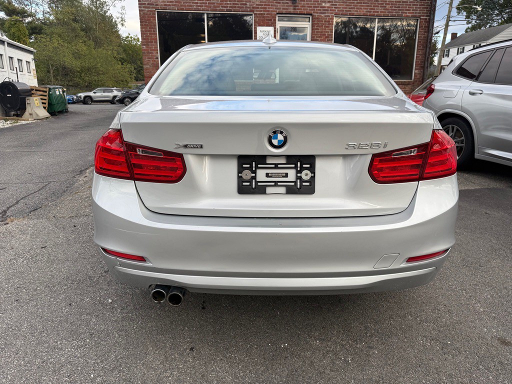 2013 BMW 3 Series Image 6