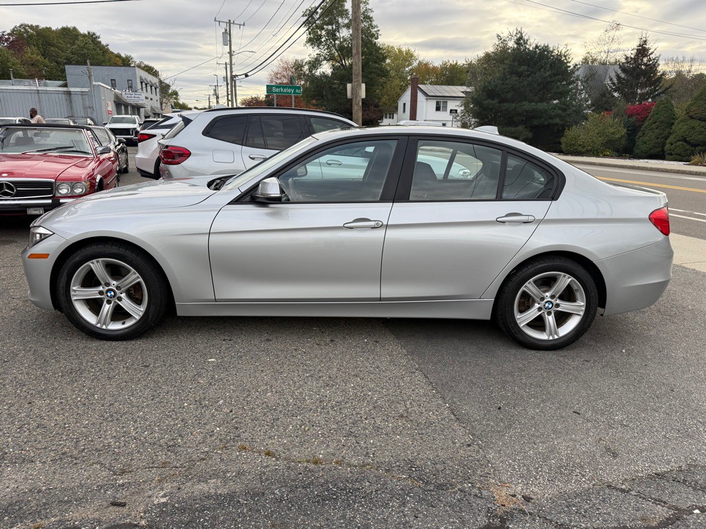 2013 BMW 3 Series Image 8