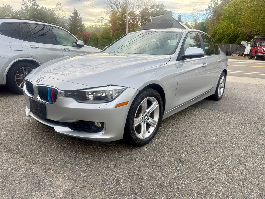 2013 BMW 3 Series Image 9