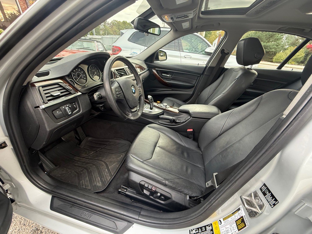 2013 BMW 3 Series Image 10