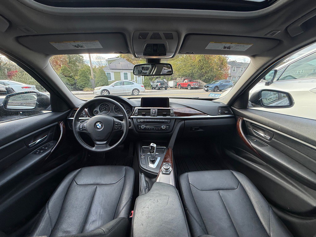 2013 BMW 3 Series Image 12