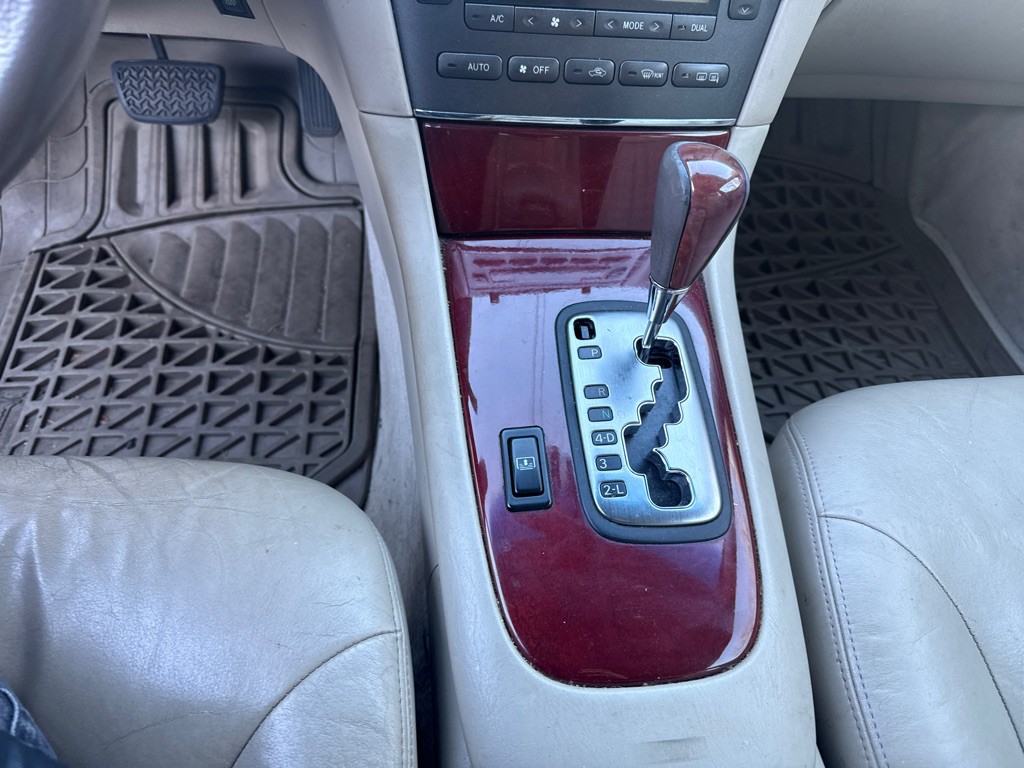 2002 Lexus ES 300 Image 10