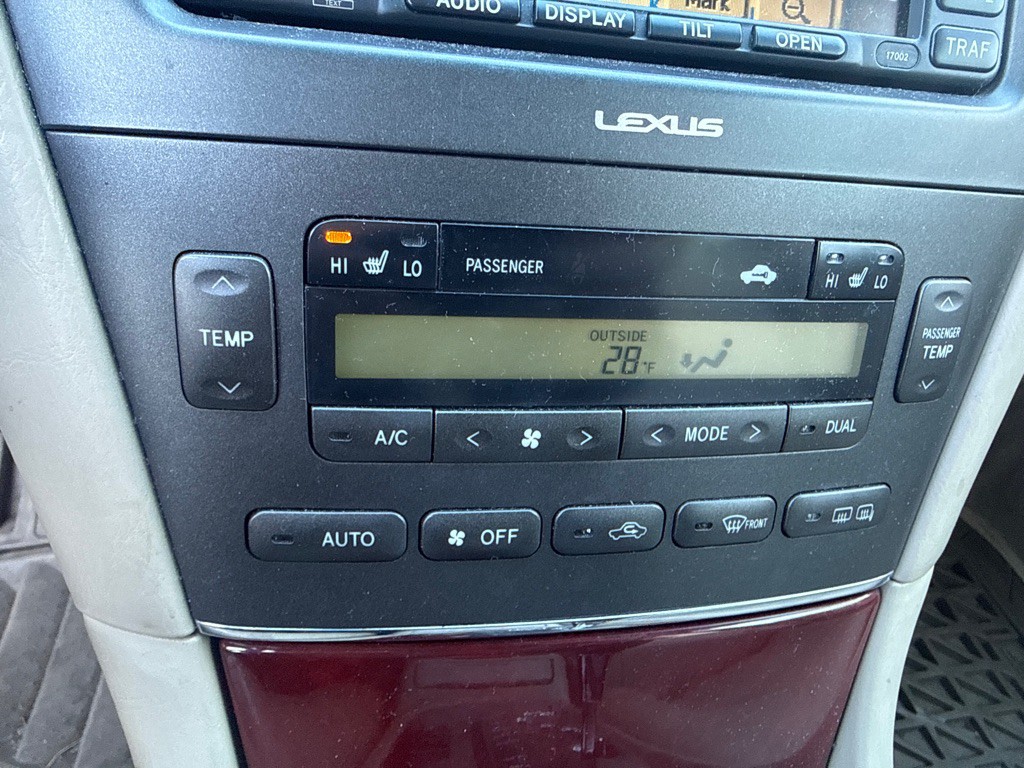 2002 Lexus ES 300 Image 11