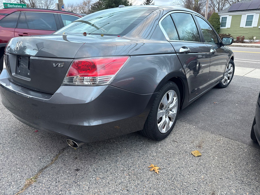 2010 Honda Accord Image 2