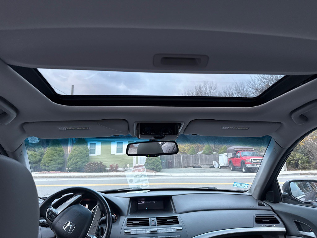 2010 Honda Accord Image 11