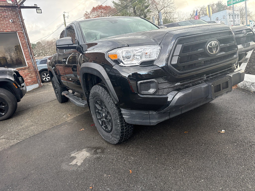 2022 Toyota Tacoma Image 2