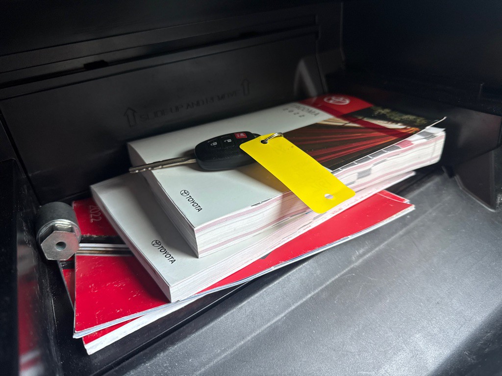 2022 Toyota Tacoma Image 18