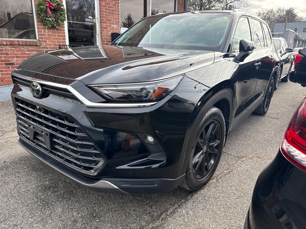 2024 Toyota Grand Highlande Image 2