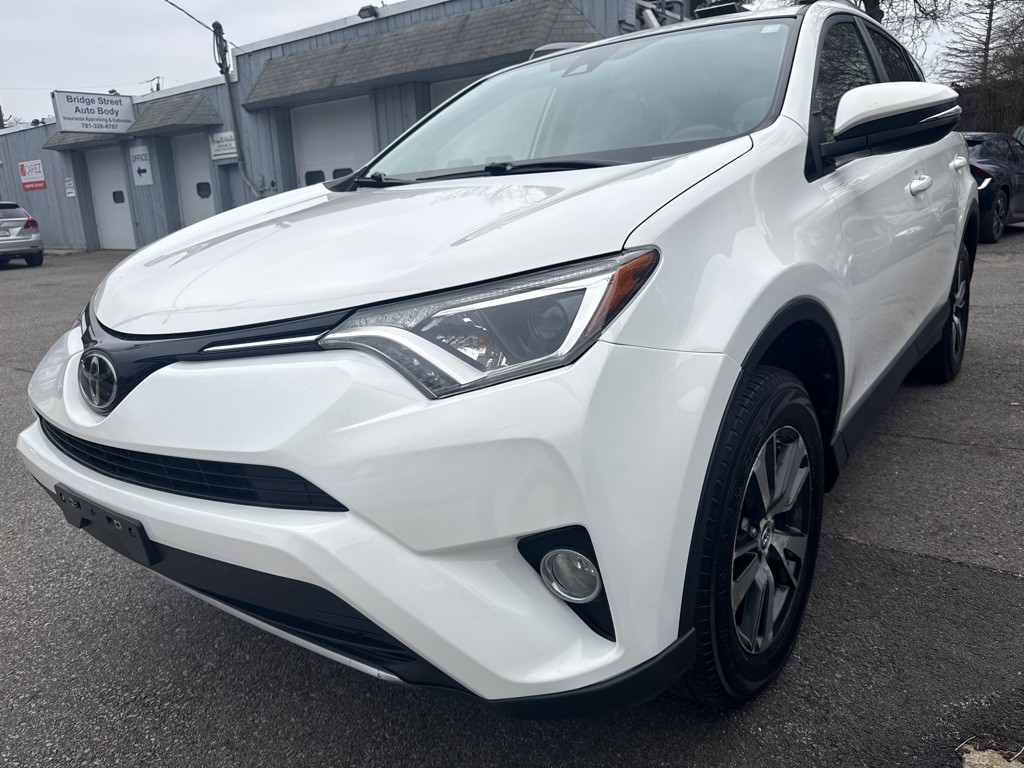 2018 Toyota Rav4 Image 2