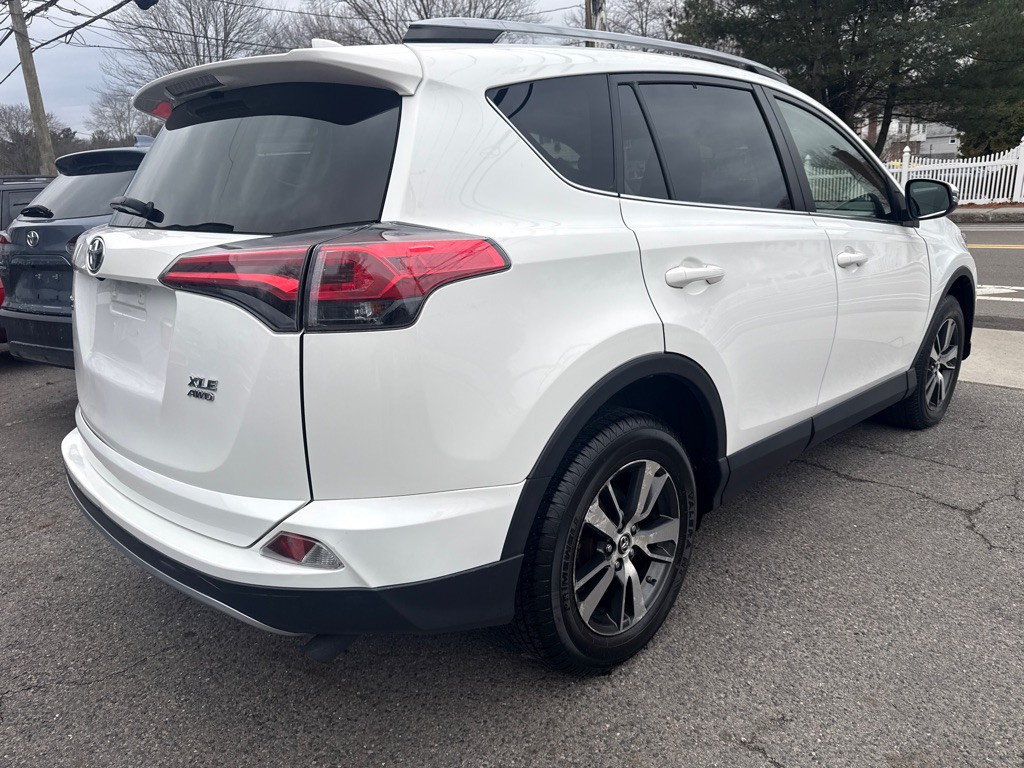 2018 Toyota Rav4 Image 4