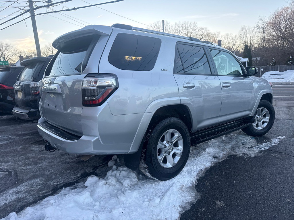 2021 Toyota 4Runner Image 2