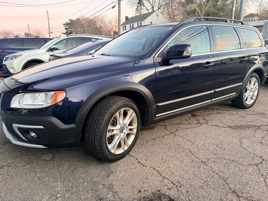 2016 Volvo XC70 Image 1