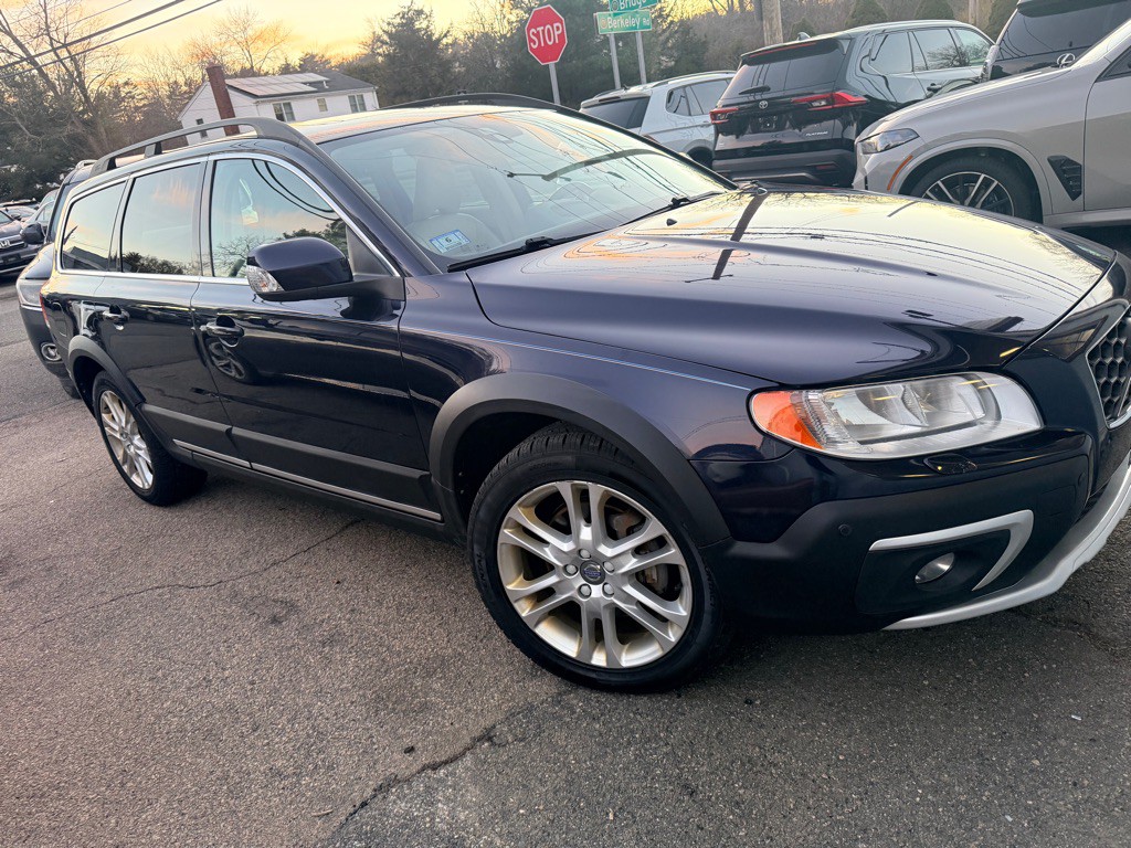 2016 Volvo XC70 Image 2