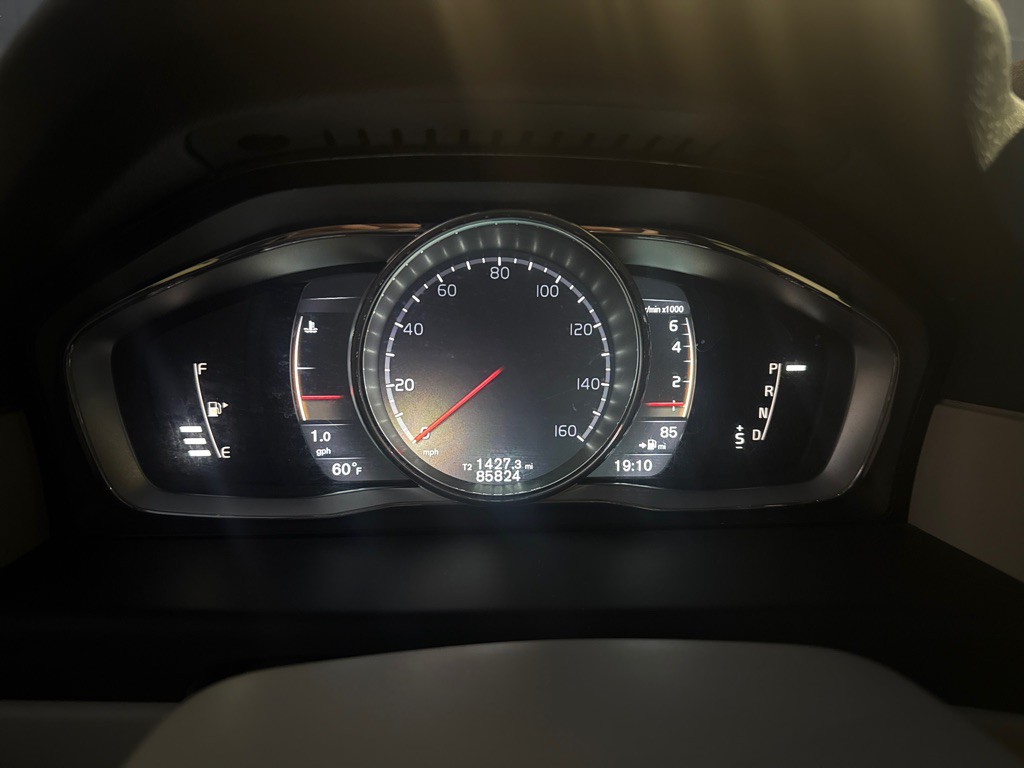 2016 Volvo XC70 Image 5