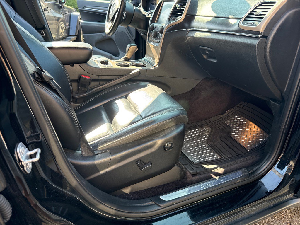 2017 Jeep Grand Cherokee Image 12