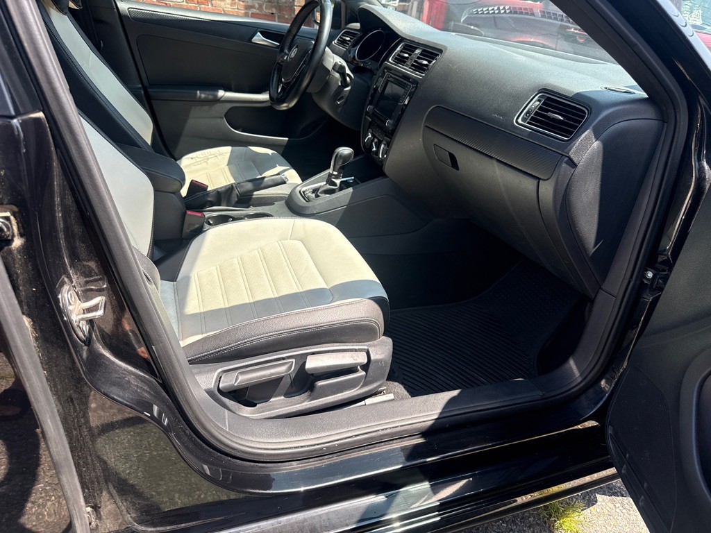 2016 Volkswagen Jetta Image 9