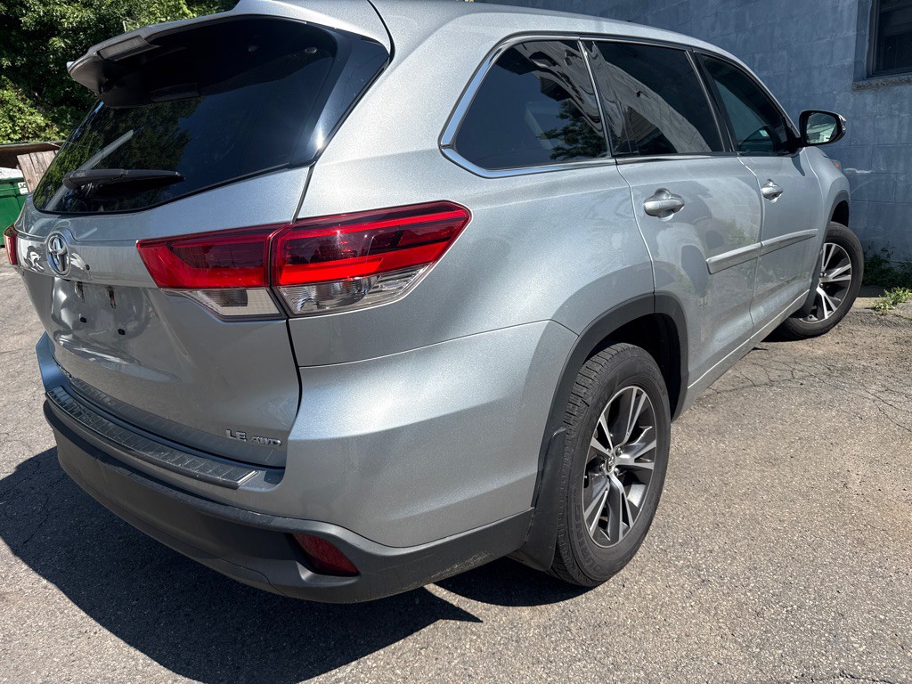 2017 Toyota Highlander Image 3