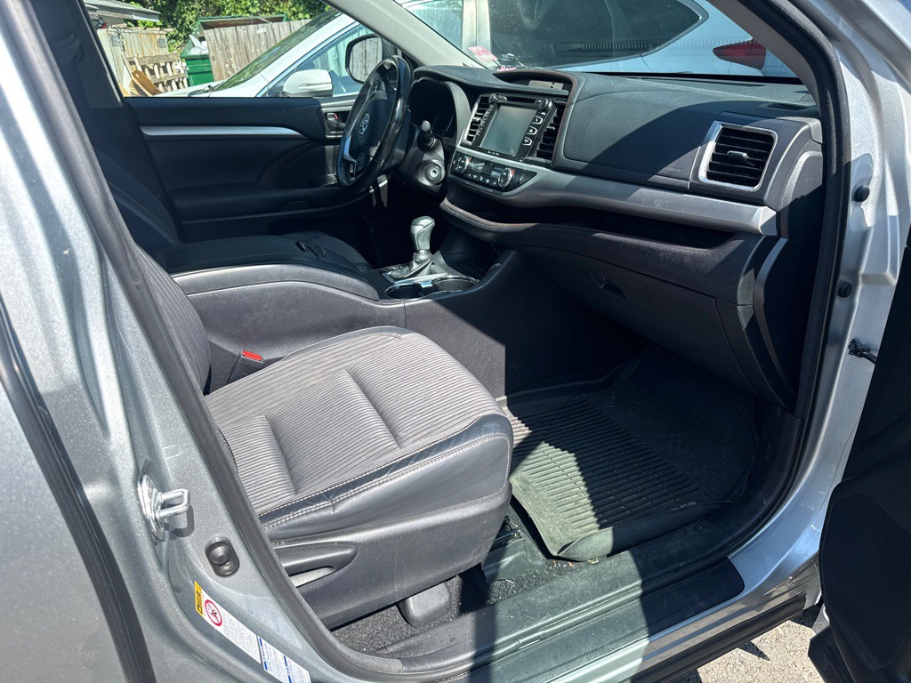 2017 Toyota Highlander Image 5