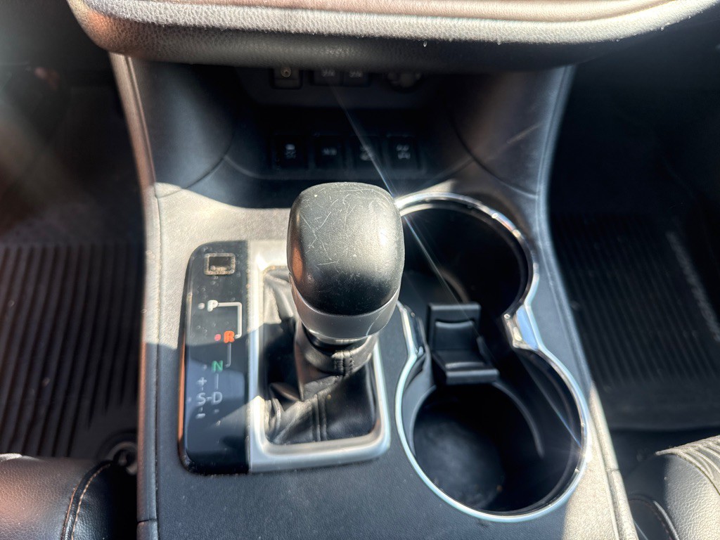 2017 Toyota Highlander Image 16