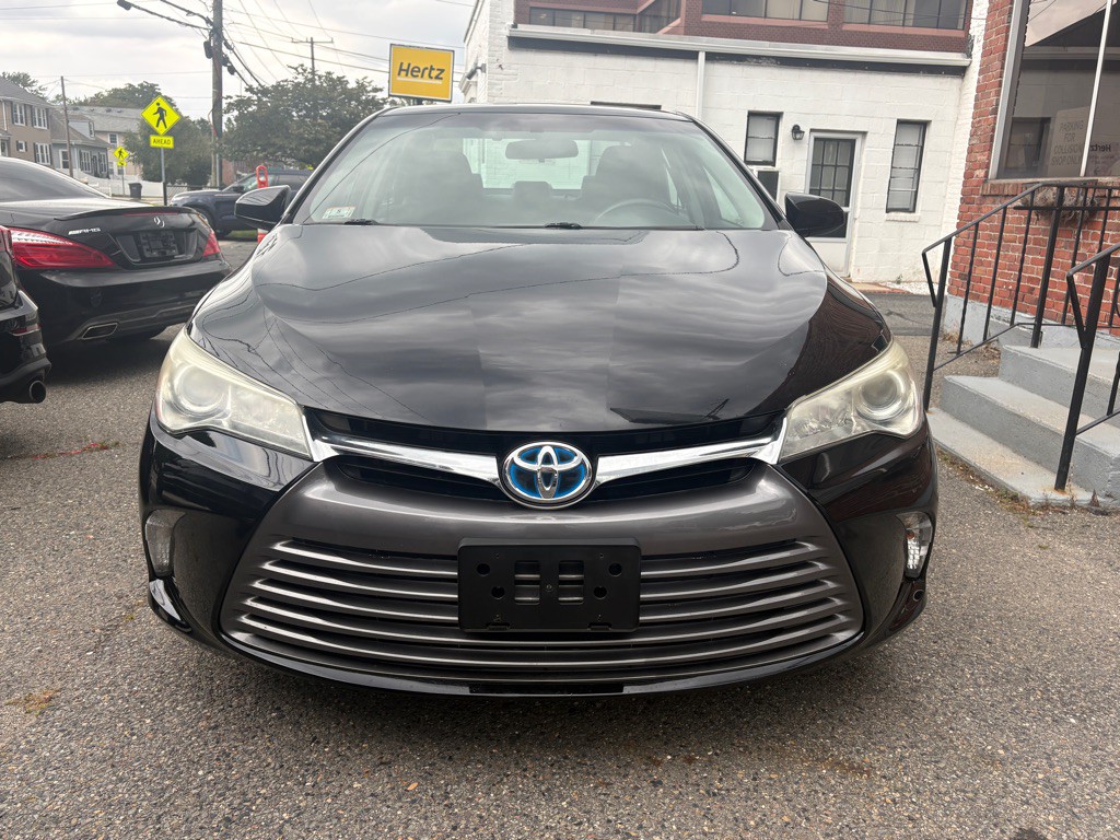 2016 Toyota Camry Image 2