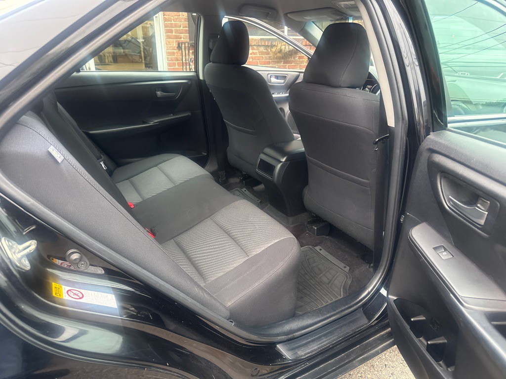 2016 Toyota Camry Image 10