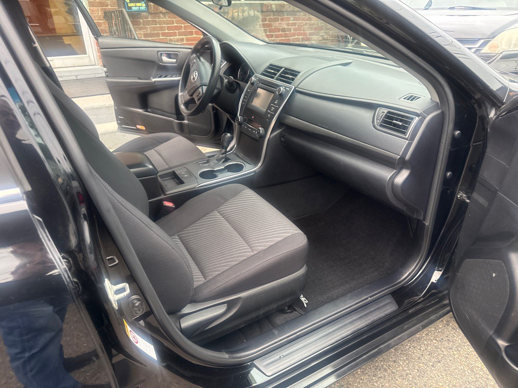 2016 Toyota Camry Image 11
